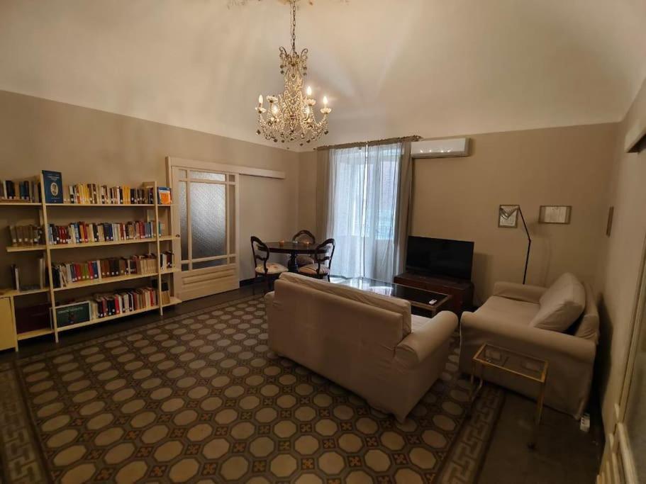 Retroetnea - Appartamento In Centro Storico - Con Camere Comunicanti CTA Exterior foto