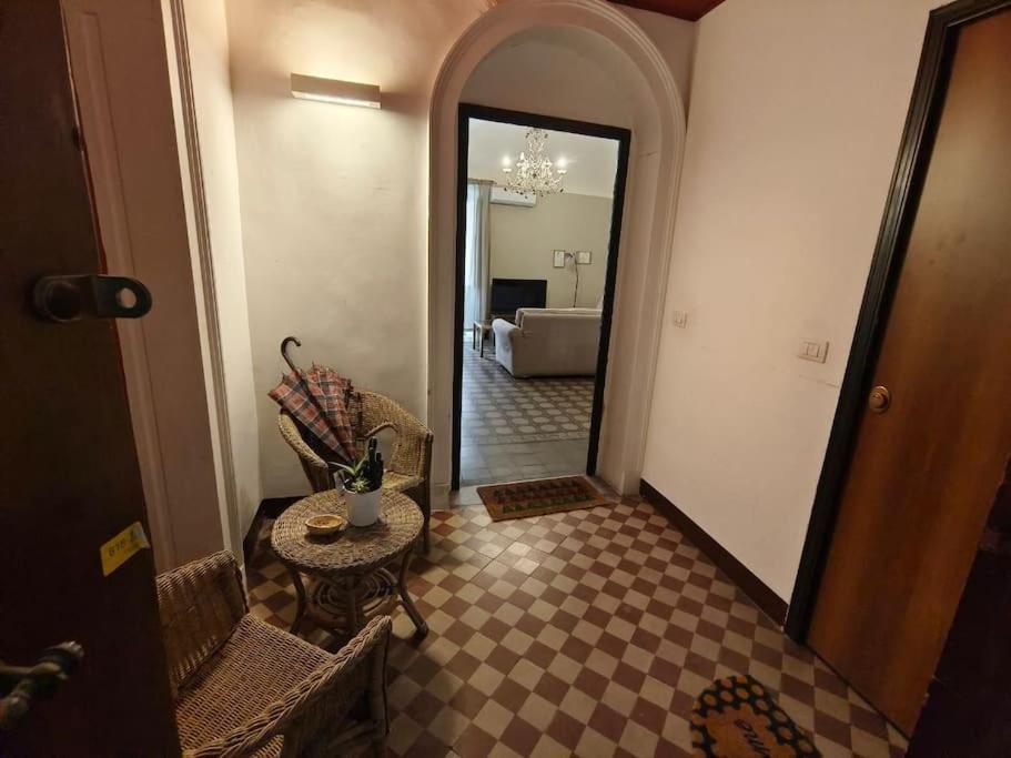 Retroetnea - Appartamento In Centro Storico - Con Camere Comunicanti CTA Exterior foto