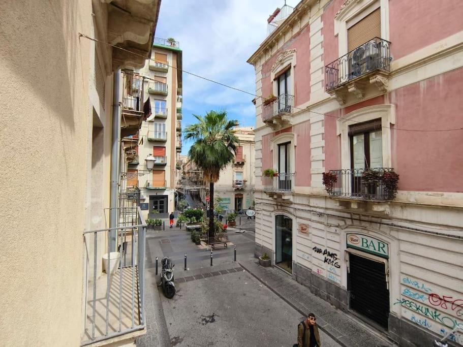 Retroetnea - Appartamento In Centro Storico - Con Camere Comunicanti CTA Exterior foto